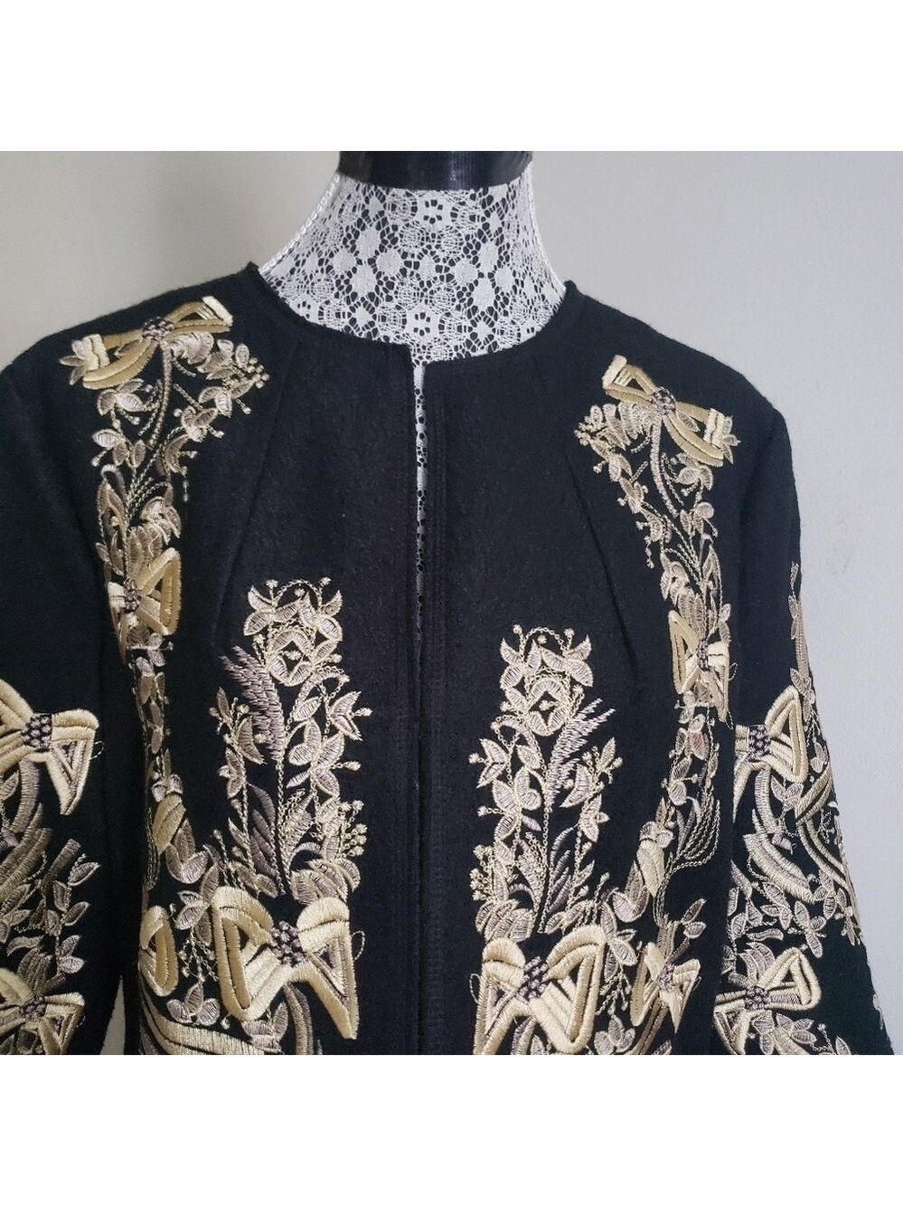 Embroidery Wool Coat - Picture 6 of 16